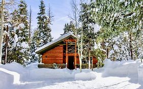 Lovely Log Cabin With Fire Pit!